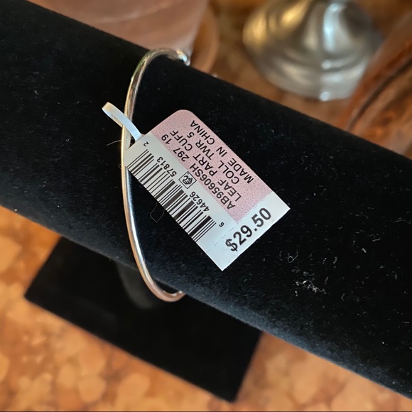 NEW Leaf Bangle - Picture 4 of 4